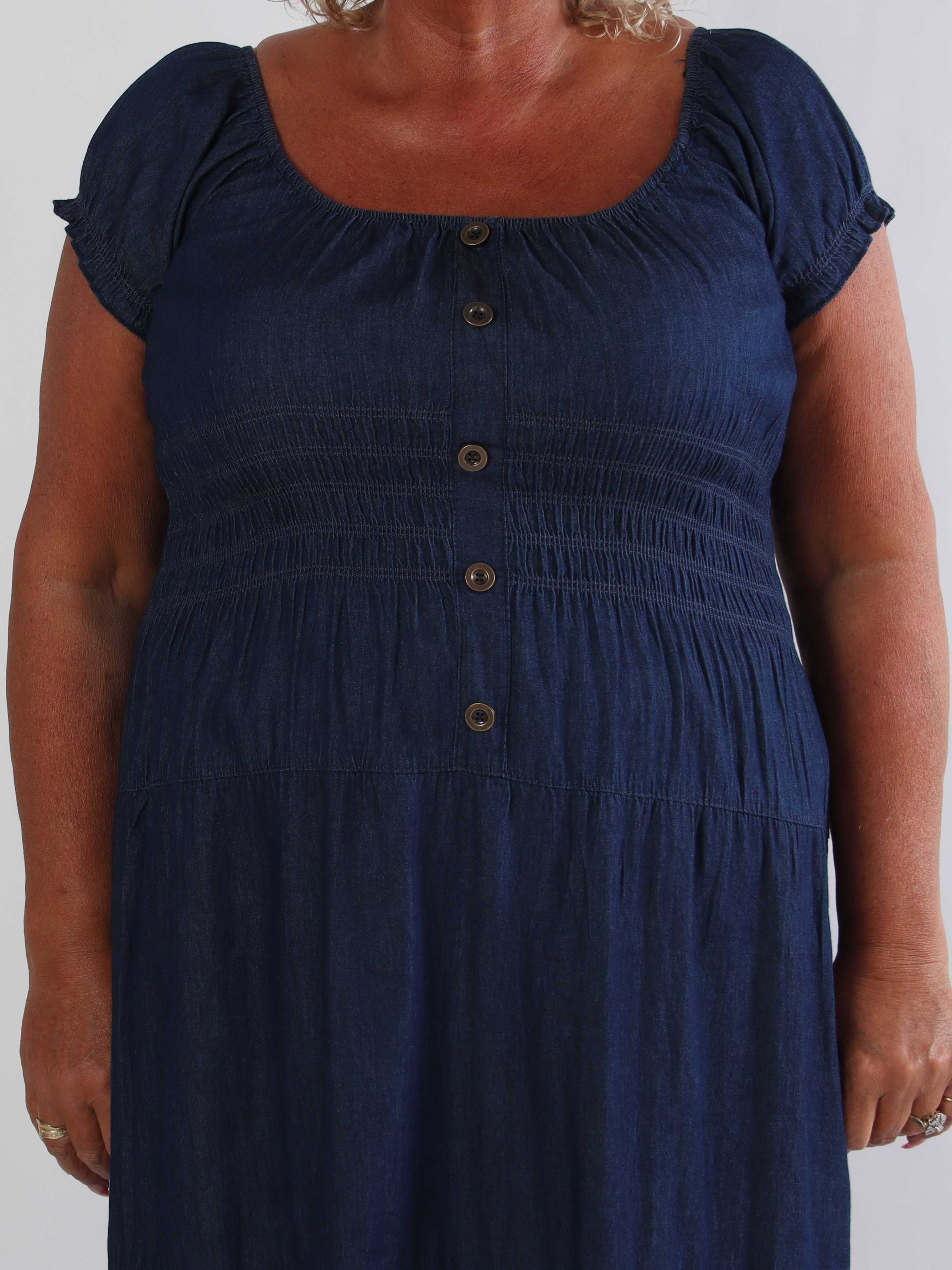 Siena - Plus size sommerkjole i let bomuldsdenim med smukke pufærmer